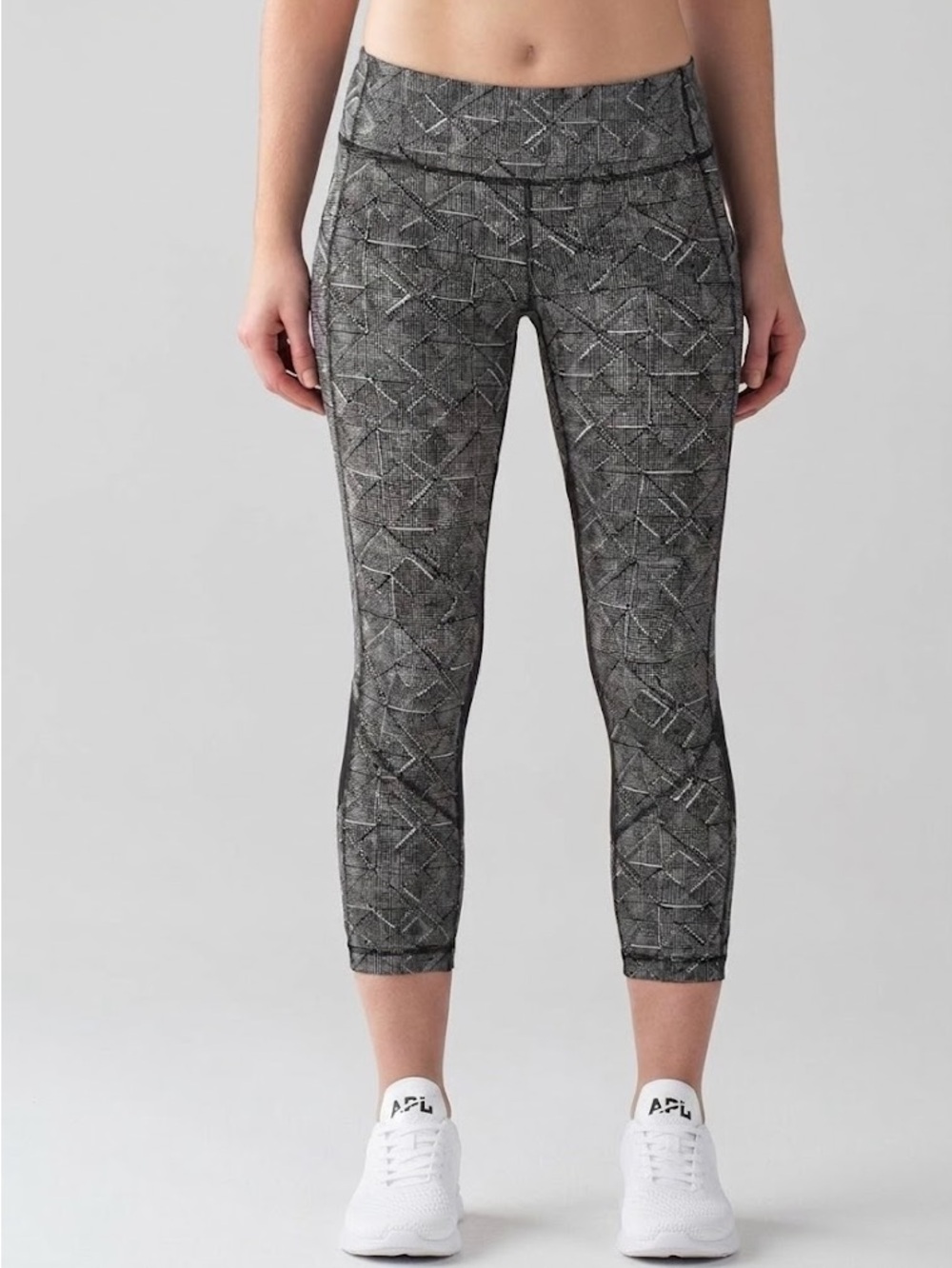 Lululemon Pace Rival Crop Leggings (22")
Formation Alpine White Black Size 4